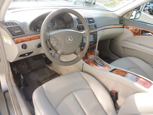 Mercedes-Benz E-Class 2005 photo 3