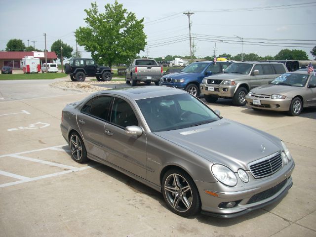 Mercedes-Benz E-Class 2005 photo 2