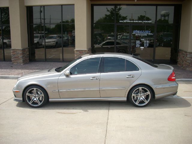 Mercedes-Benz E-Class 2005 photo 6