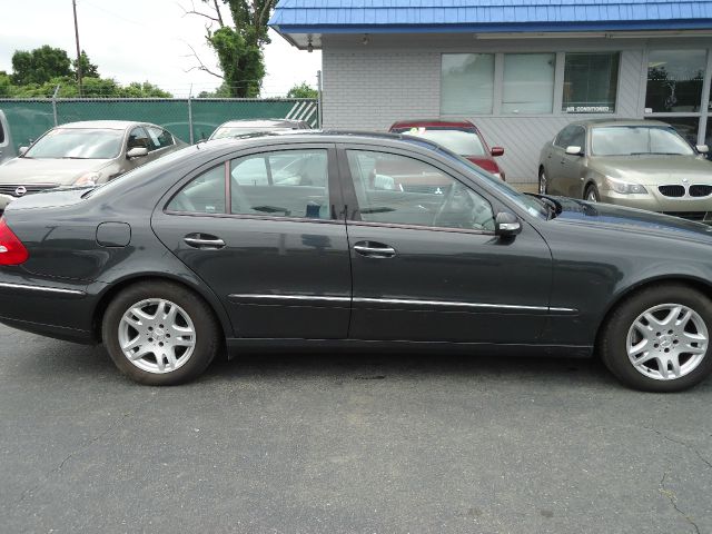 Mercedes-Benz E-Class 2005 photo 10