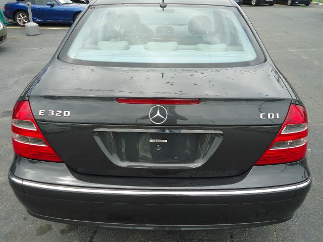 Mercedes-Benz E-Class 2005 photo 34