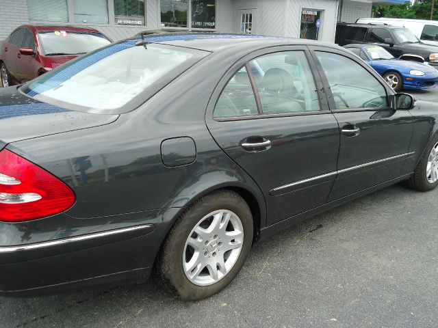 Mercedes-Benz E-Class 2005 photo 9