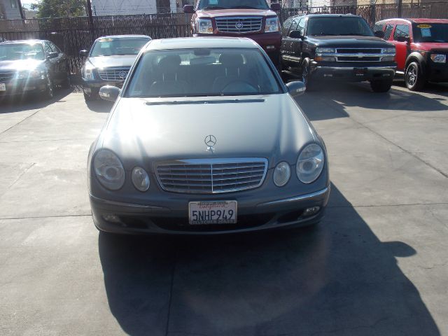 Mercedes-Benz E-Class 2006 photo 2