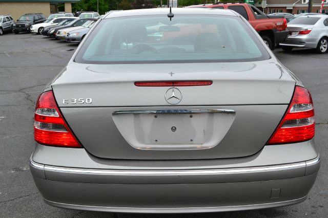 Mercedes-Benz E-Class 2006 photo 3