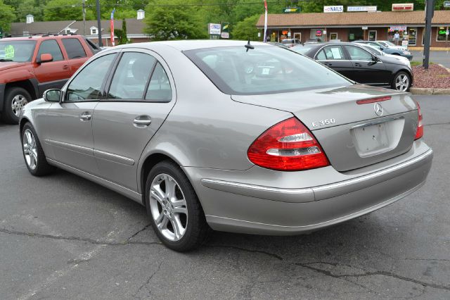 Mercedes-Benz E-Class 2006 photo 5