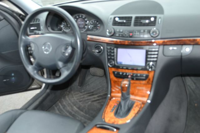 Mercedes-Benz E-Class 2006 photo 9