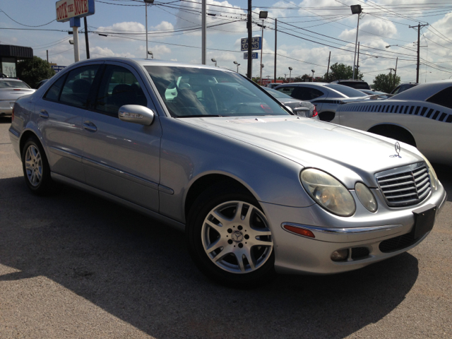 Mercedes-Benz E-Class 2006 photo 2