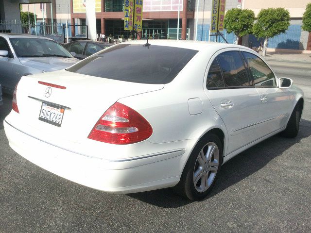 Mercedes-Benz E-Class 2006 photo 1