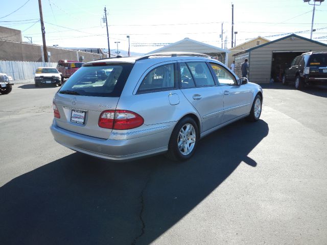 Mercedes-Benz E-Class 2006 photo 11