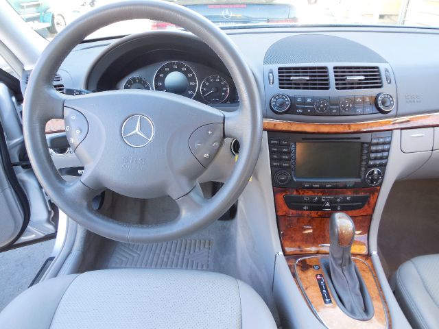 Mercedes-Benz E-Class 2006 photo 7