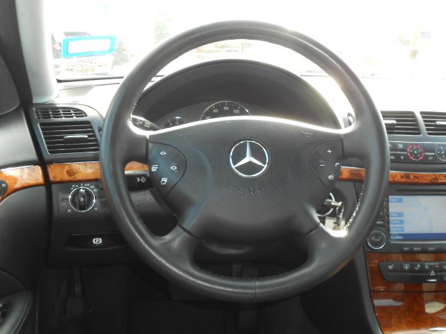 Mercedes-Benz E-Class 2006 photo 17