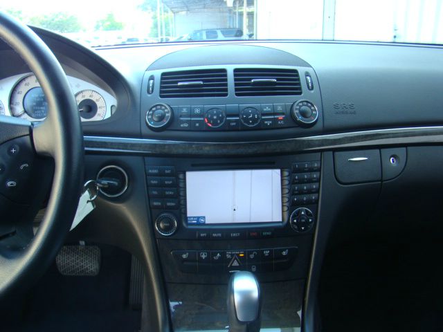 Mercedes-Benz E-Class 2006 photo 12