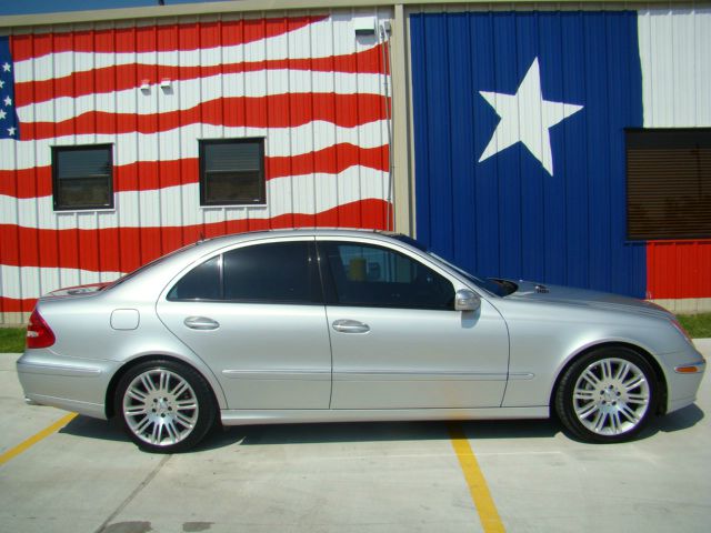 Mercedes-Benz E-Class 2006 photo 24