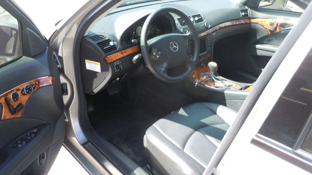 Mercedes-Benz E-Class 2006 photo 2