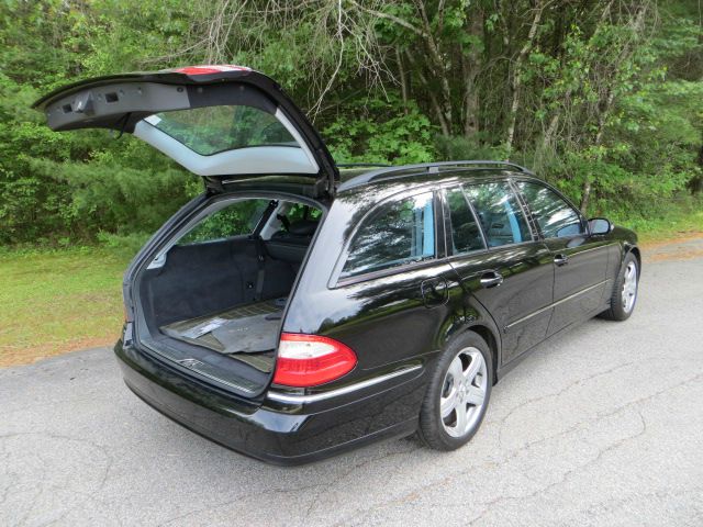 Mercedes-Benz E-Class 2006 photo 10