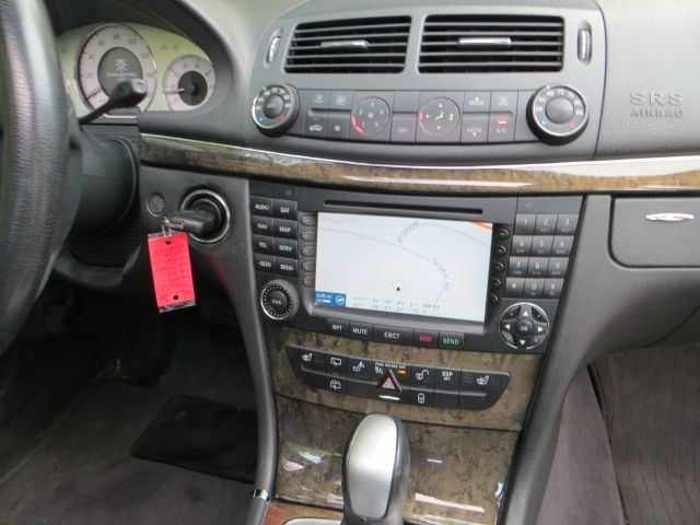 Mercedes-Benz E-Class 2006 photo 12