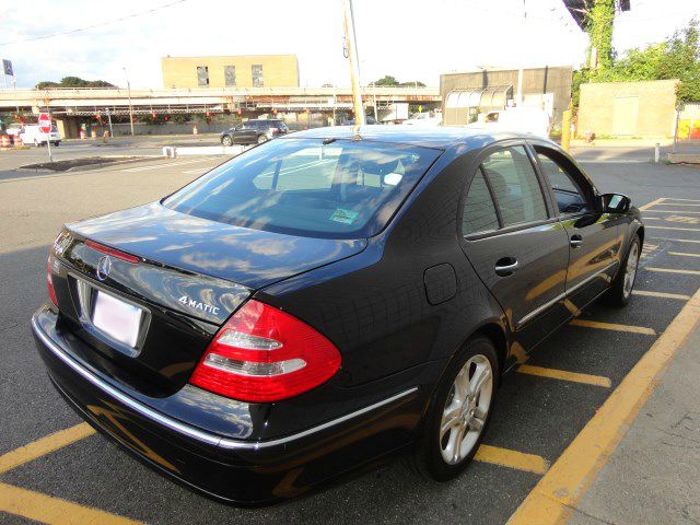 Mercedes-Benz E-Class 2006 photo 4