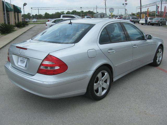 Mercedes-Benz E-Class 2006 photo 10