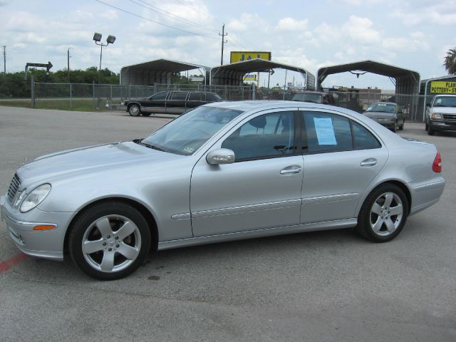 Mercedes-Benz E-Class 2006 photo 22