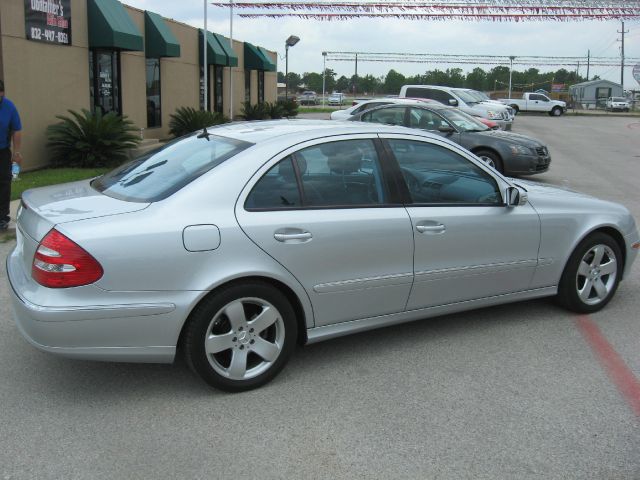 Mercedes-Benz E-Class 2006 photo 24