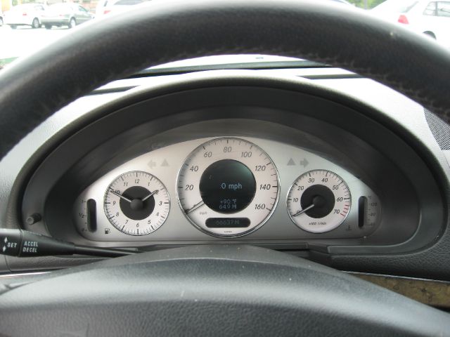 Mercedes-Benz E-Class 2006 photo 29