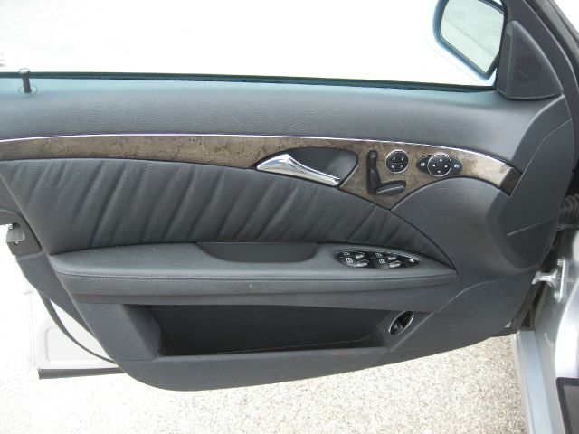 Mercedes-Benz E-Class 2006 photo 4