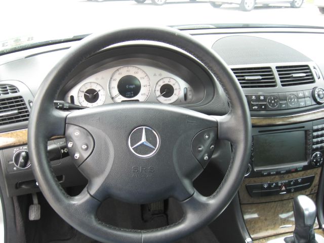 Mercedes-Benz E-Class 2006 photo 9