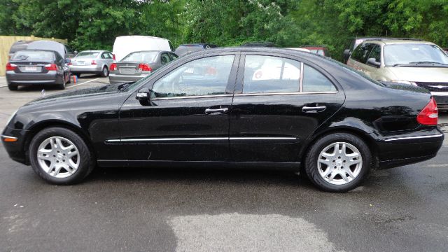 Mercedes-Benz E-Class 2006 photo 2