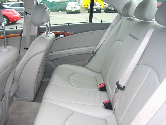 Mercedes-Benz E-Class 2006 photo 2