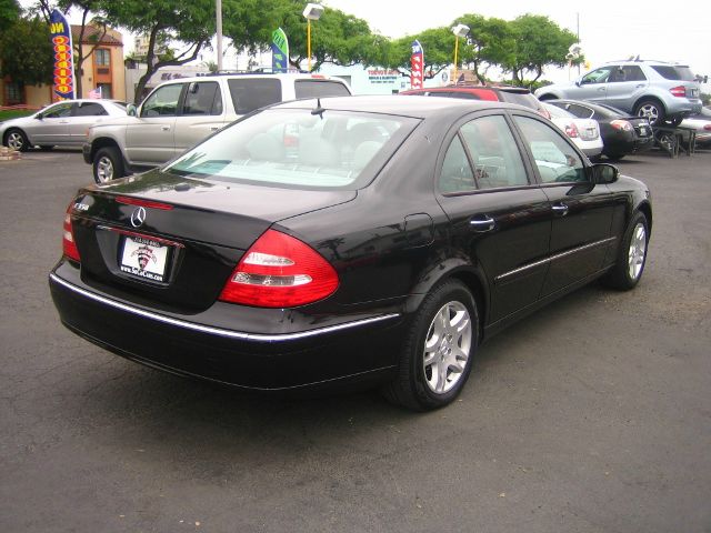 Mercedes-Benz E-Class 2006 photo 8