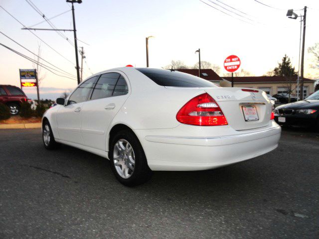 Mercedes-Benz E-Class 2006 photo 3