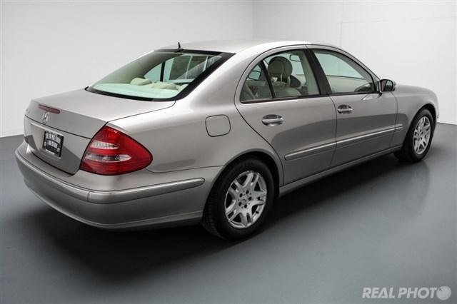 Mercedes-Benz E-Class 2006 photo 4