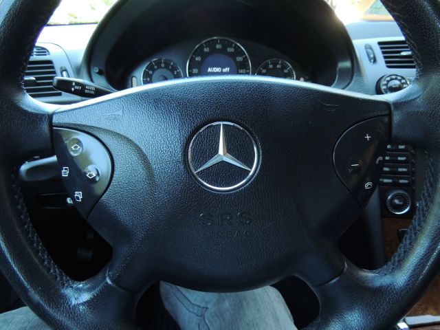 Mercedes-Benz E-Class 2006 photo 24