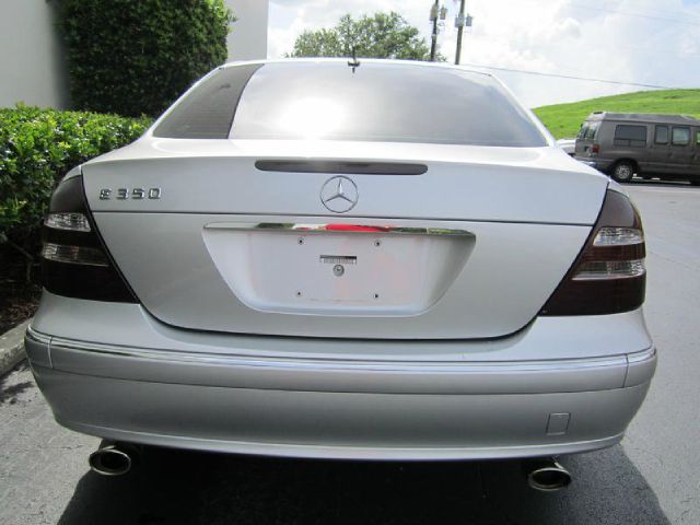 Mercedes-Benz E-Class 2006 photo 2