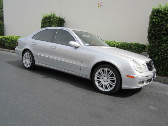 Mercedes-Benz E-Class 2006 photo 4