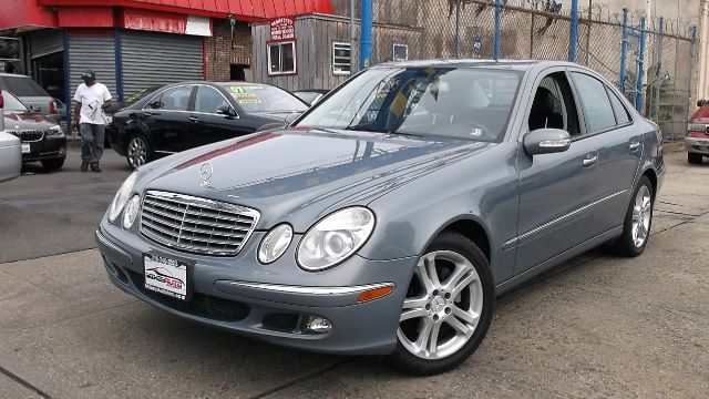 Mercedes-Benz E-Class 2006 photo 2