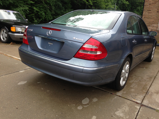 Mercedes-Benz E-Class 2006 photo 2