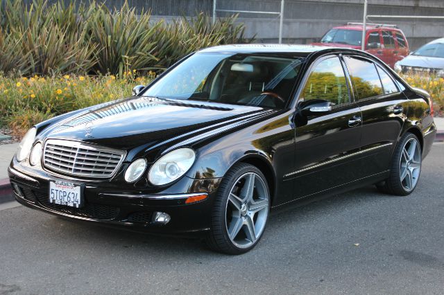 Mercedes-Benz E-Class 2006 photo 2