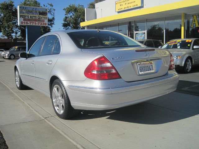 Mercedes-Benz E-Class 2006 photo 13