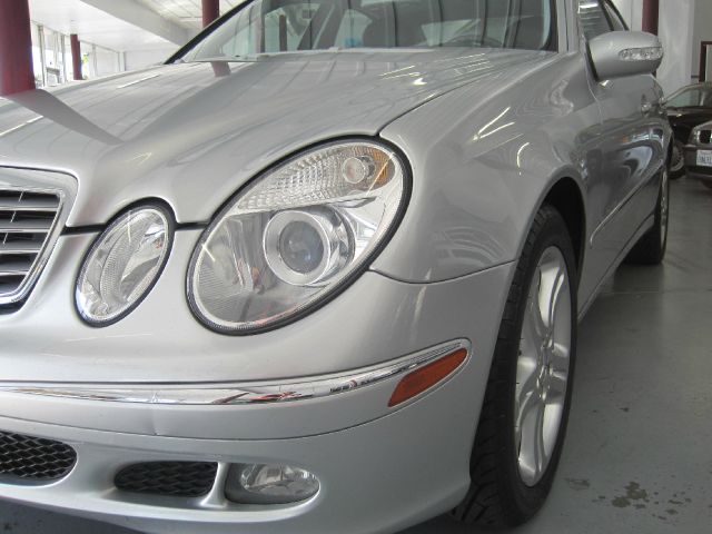 Mercedes-Benz E-Class 2006 photo 16