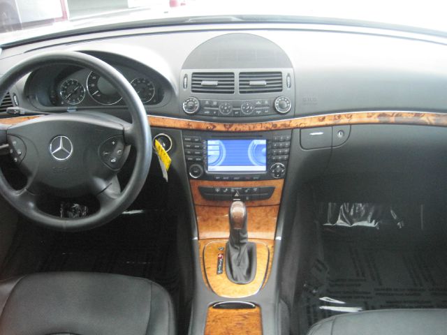 Mercedes-Benz E-Class 2006 photo 2