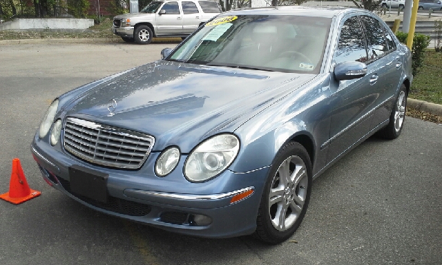 Mercedes-Benz E-Class 2006 photo 2