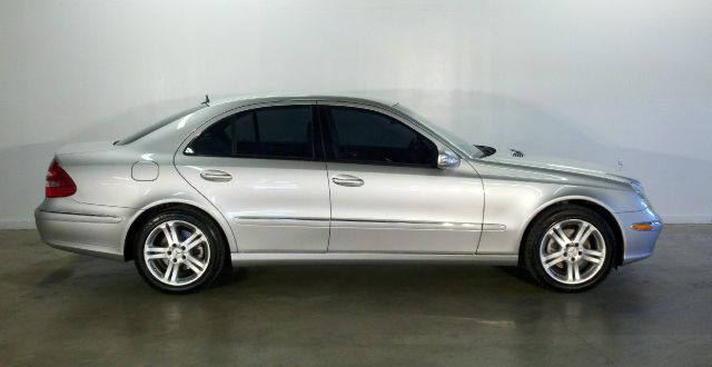 Mercedes-Benz E-Class 2006 photo 4