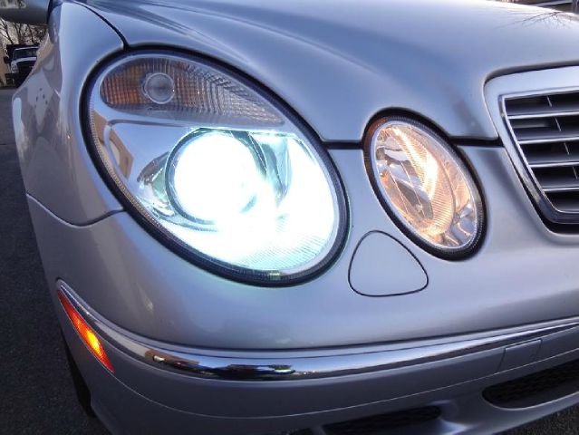 Mercedes-Benz E-Class 2006 photo 2