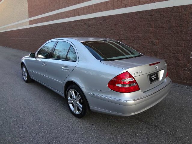 Mercedes-Benz E-Class 2006 photo 3