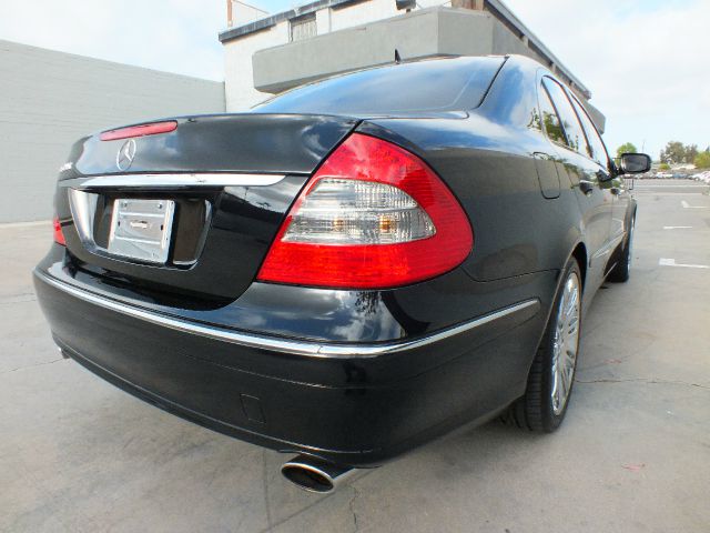 Mercedes-Benz E-Class 2007 photo 12