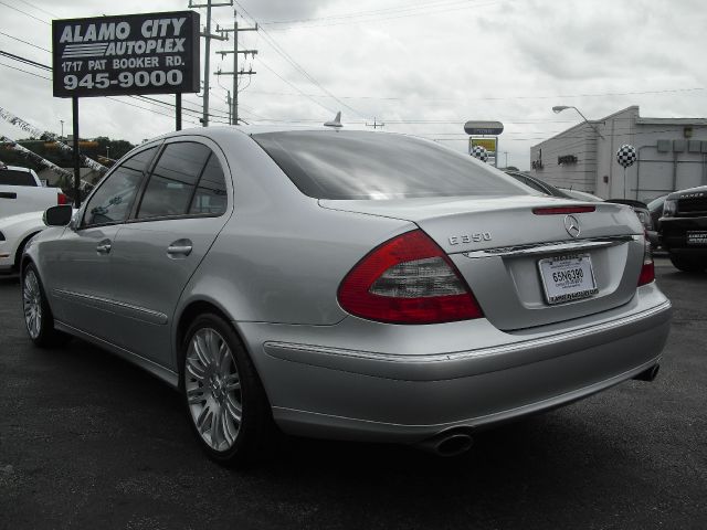 Mercedes-Benz E-Class 2007 photo 2