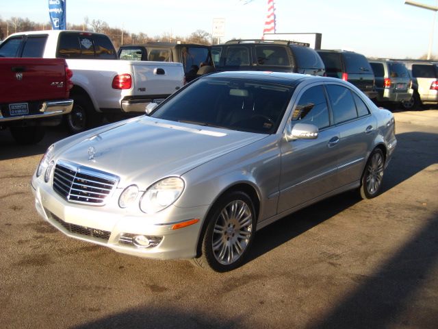 Mercedes-Benz E-Class 2007 photo 2