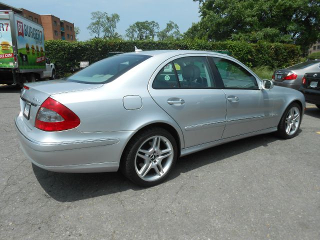 Mercedes-Benz E-Class 2007 photo 9