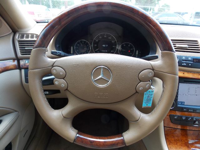 Mercedes-Benz E-Class 2007 photo 2